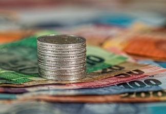 Nubank anuncia primeiro lucro em oito anos - mas investidores ainda não verão a cor do dinheiro