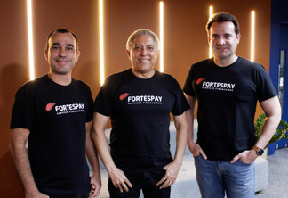 Os executivos da FortesPay, da esq. para a dir.: Denis Carvalho (CEO da FortesPay), José Carlos Fortes (CEO da Fortes Tecnologia) e Fernando Gurgel (CEO da Somapay) - Foto: Divulgação