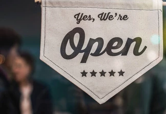 Open. Open Banking. Open Finance. Foto: Tim Mossholder/Unsplash